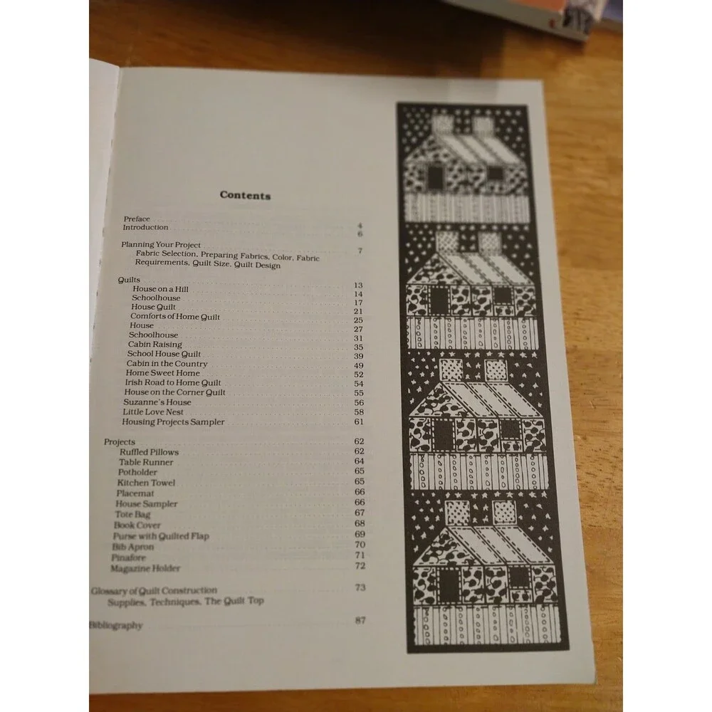 NANCY MARTIN HOUSES COTTAGES & CABINS PATCHWORK QUILTS WITH FULL-SIZE PATTERNS